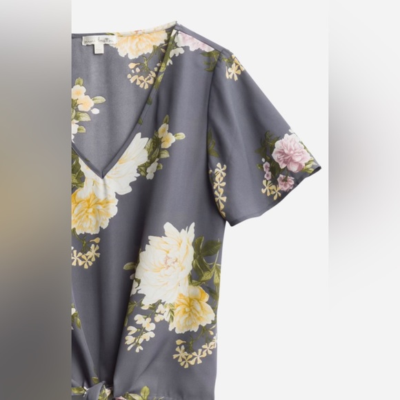 Tie front, grey, floral top. Brand: nine britton (stitch fix top) Size: XL - Picture 2 of 4